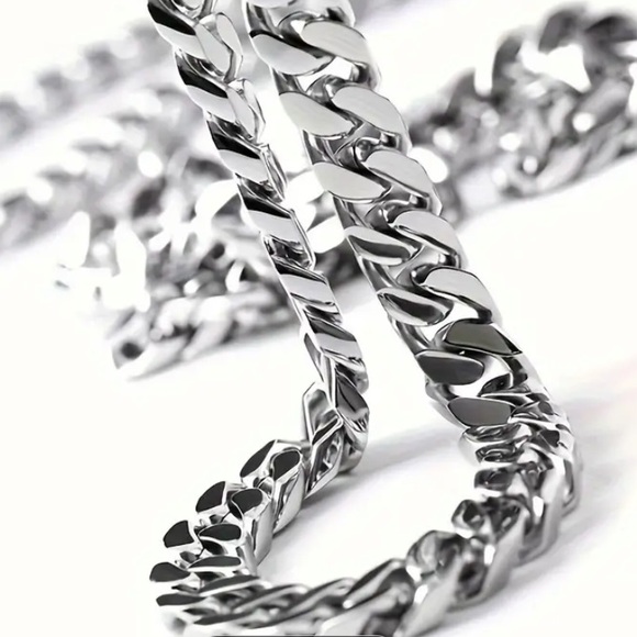 Stainless steel 8mm chain link necklace. - Picture 5 of 5